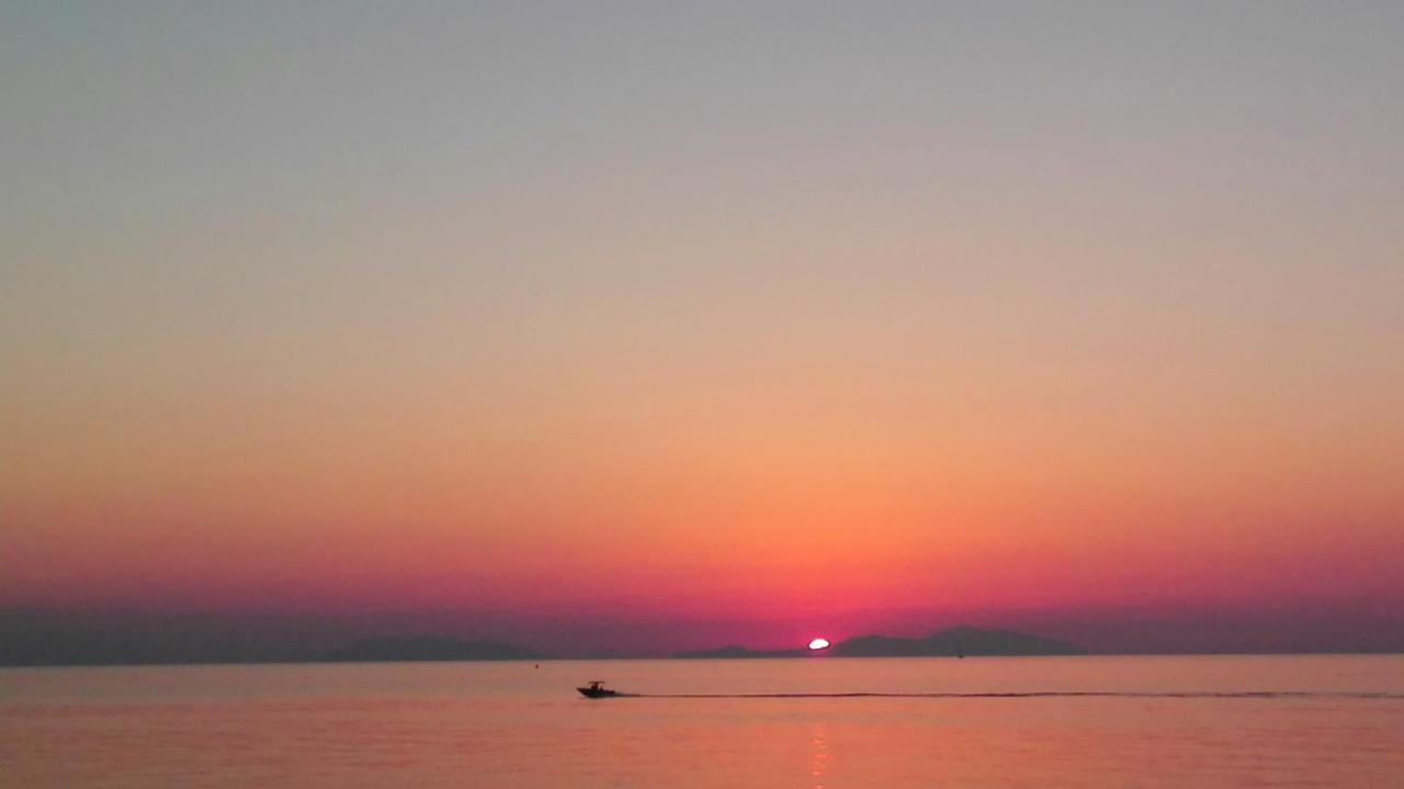 Appartamenti Vacanze Villa Meo Villafranca Tirrena Bagian luar foto