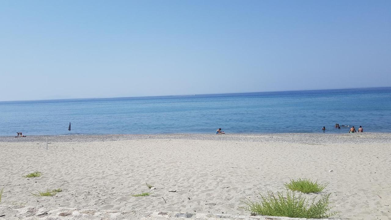 Appartamenti Vacanze Villa Meo Villafranca Tirrena Bagian luar foto