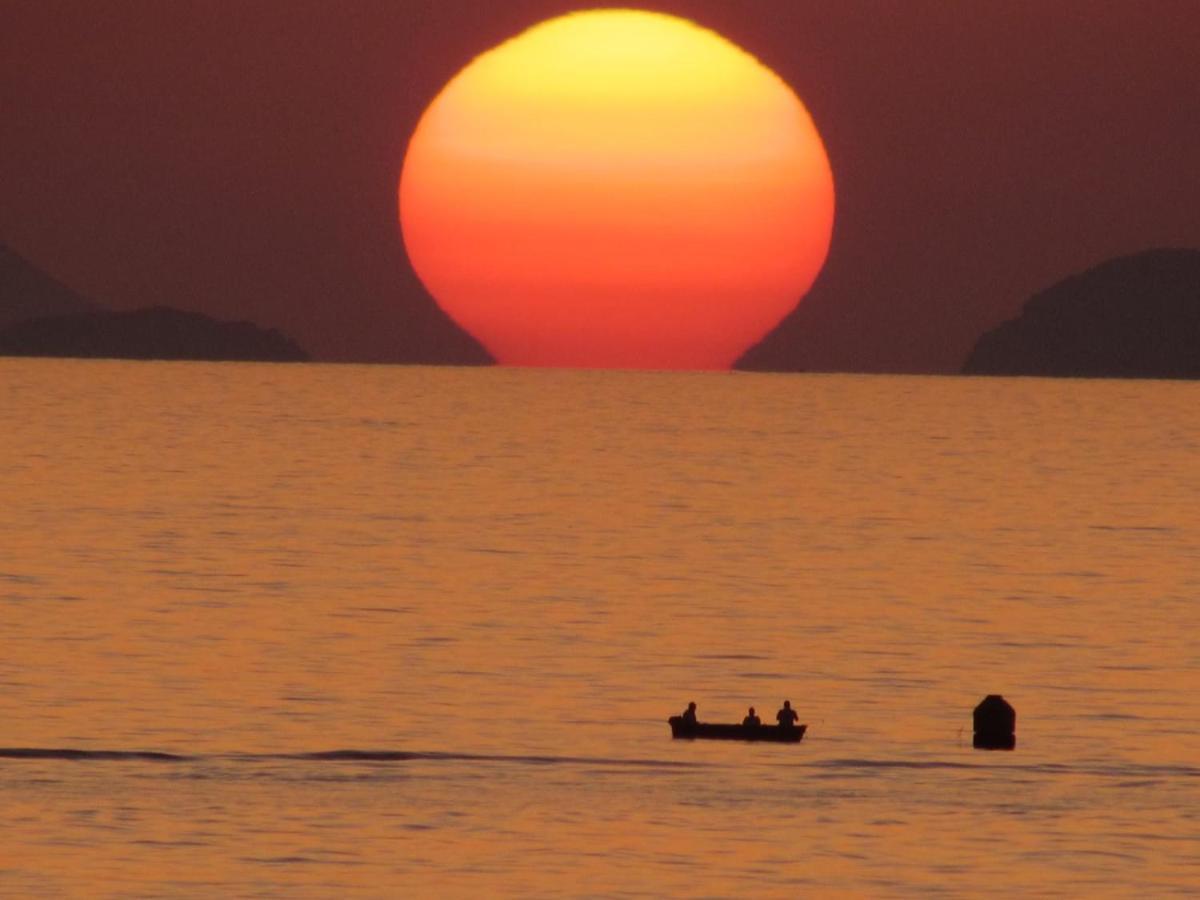Appartamenti Vacanze Villa Meo Villafranca Tirrena Bagian luar foto