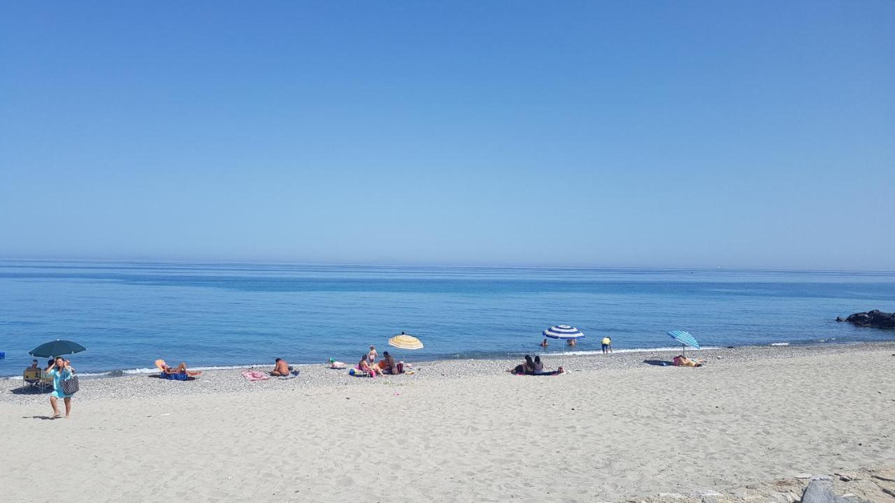 Appartamenti Vacanze Villa Meo Villafranca Tirrena Bagian luar foto