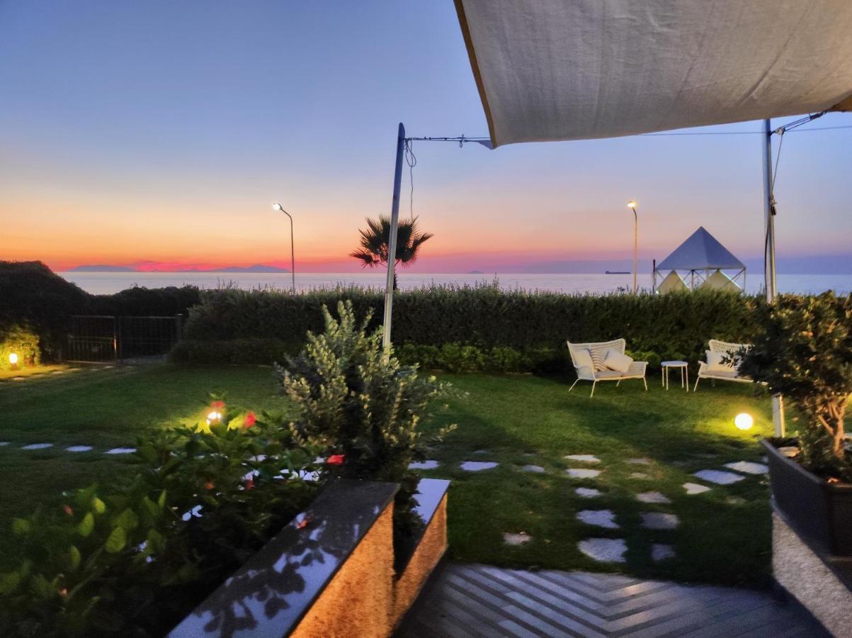 Appartamenti Vacanze Villa Meo Villafranca Tirrena Bagian luar foto