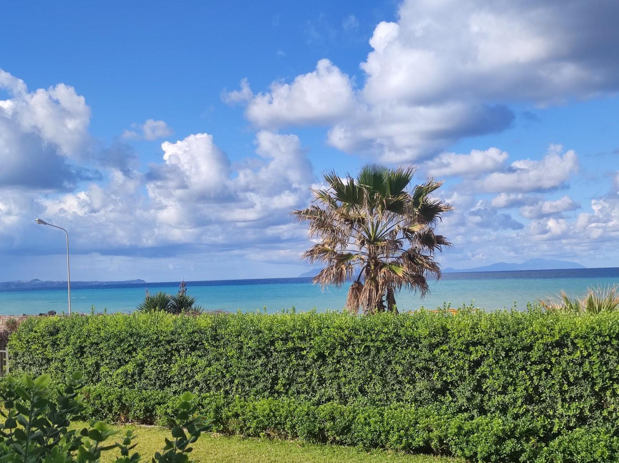 Appartamenti Vacanze Villa Meo Villafranca Tirrena Bagian luar foto