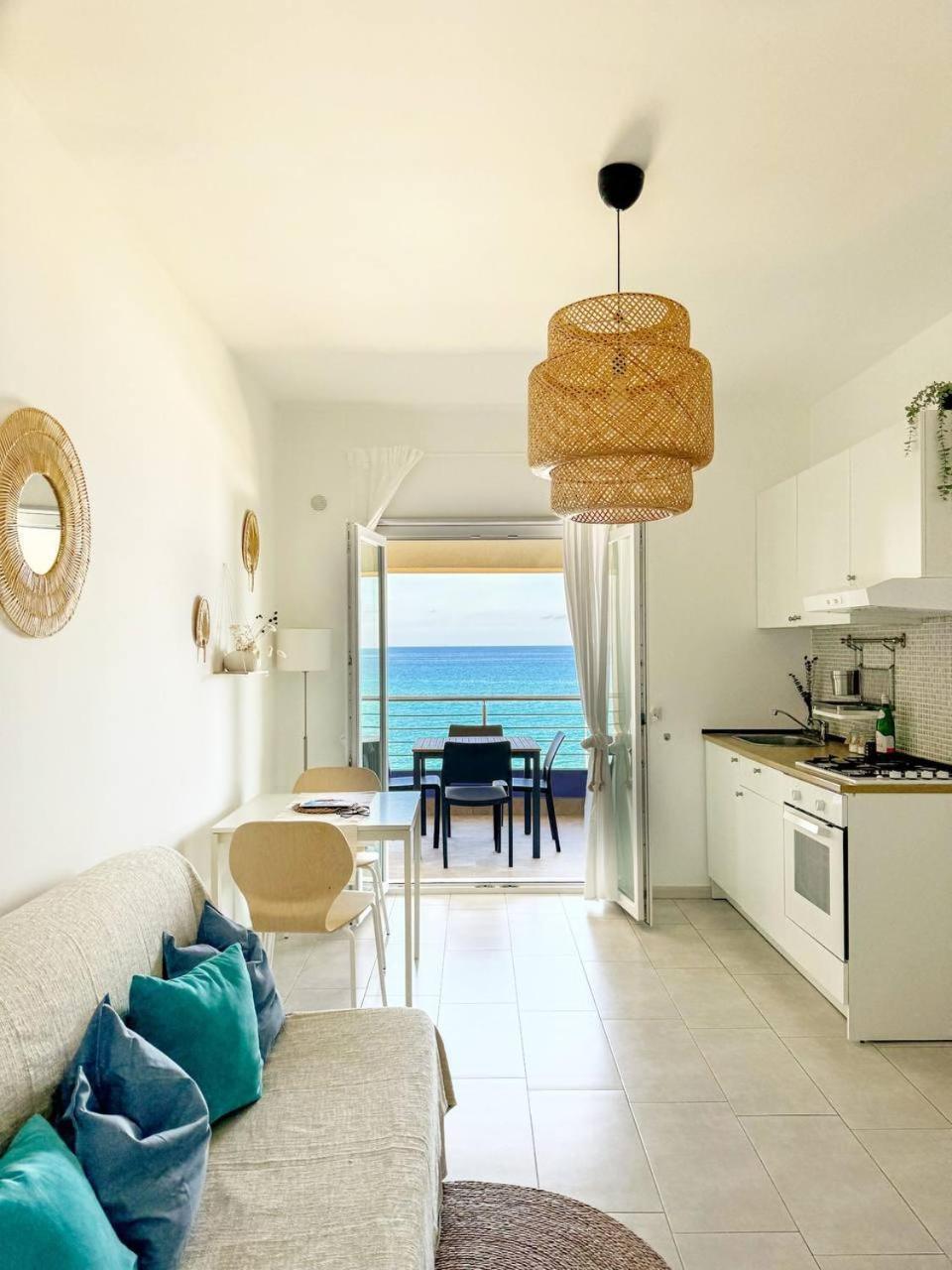 Appartamenti Vacanze Villa Meo Villafranca Tirrena Bagian luar foto
