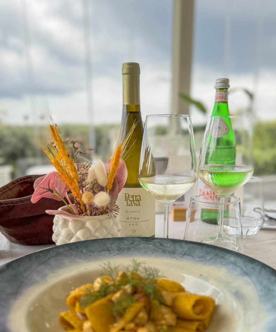 Appartamenti Vacanze Villa Meo Villafranca Tirrena Bagian luar foto