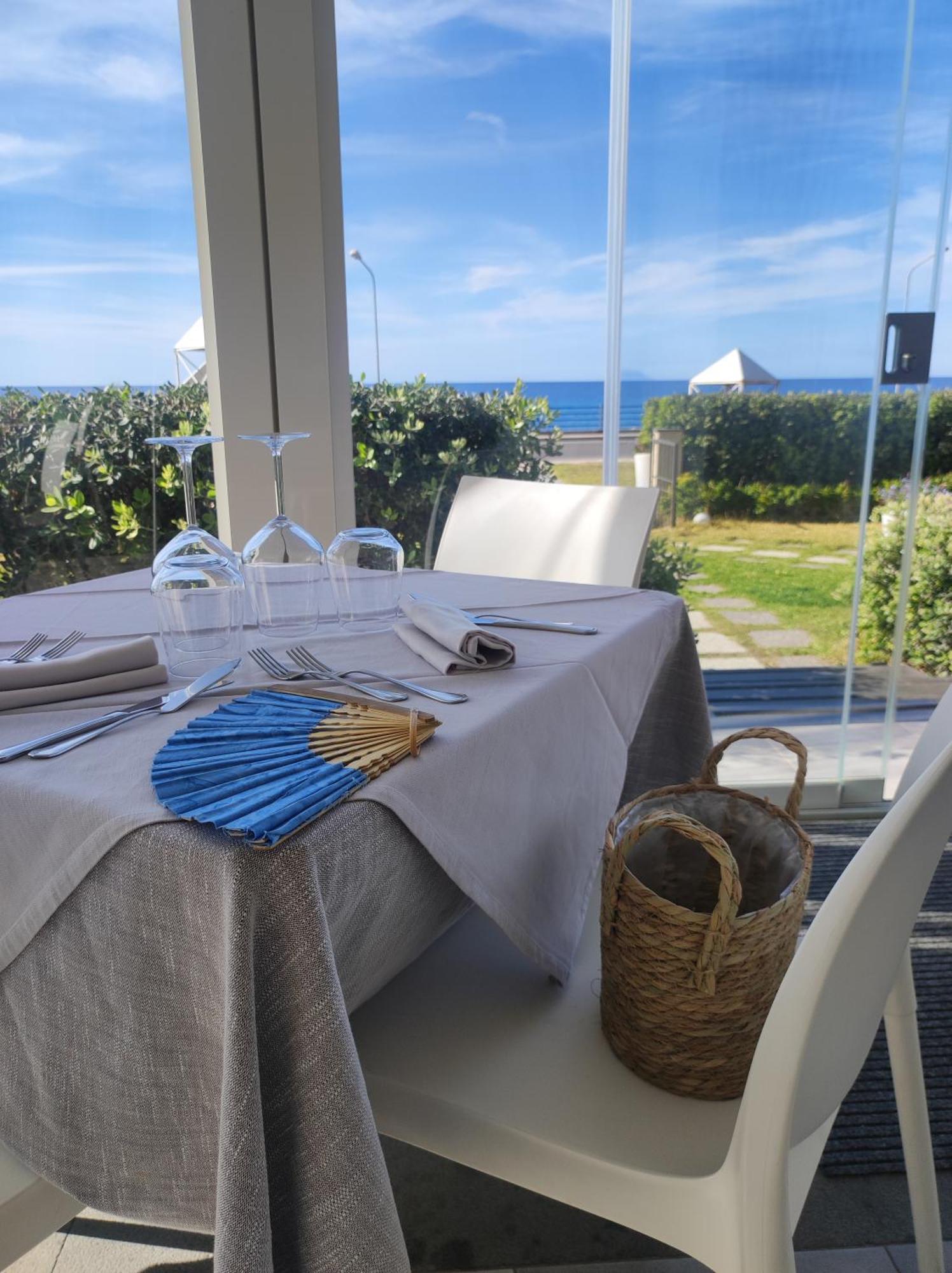 Appartamenti Vacanze Villa Meo Villafranca Tirrena Bagian luar foto