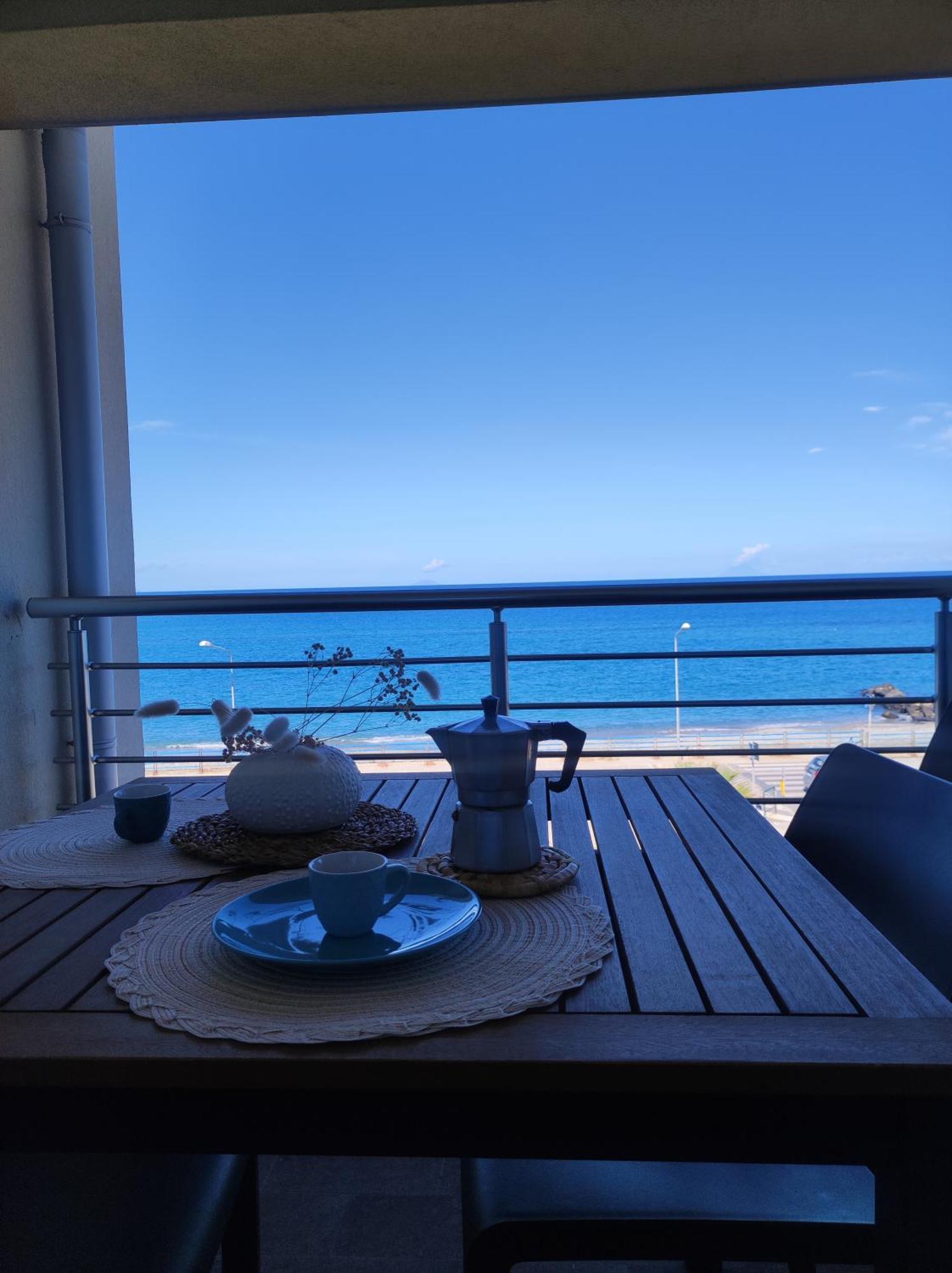 Appartamenti Vacanze Villa Meo Villafranca Tirrena Ruang foto