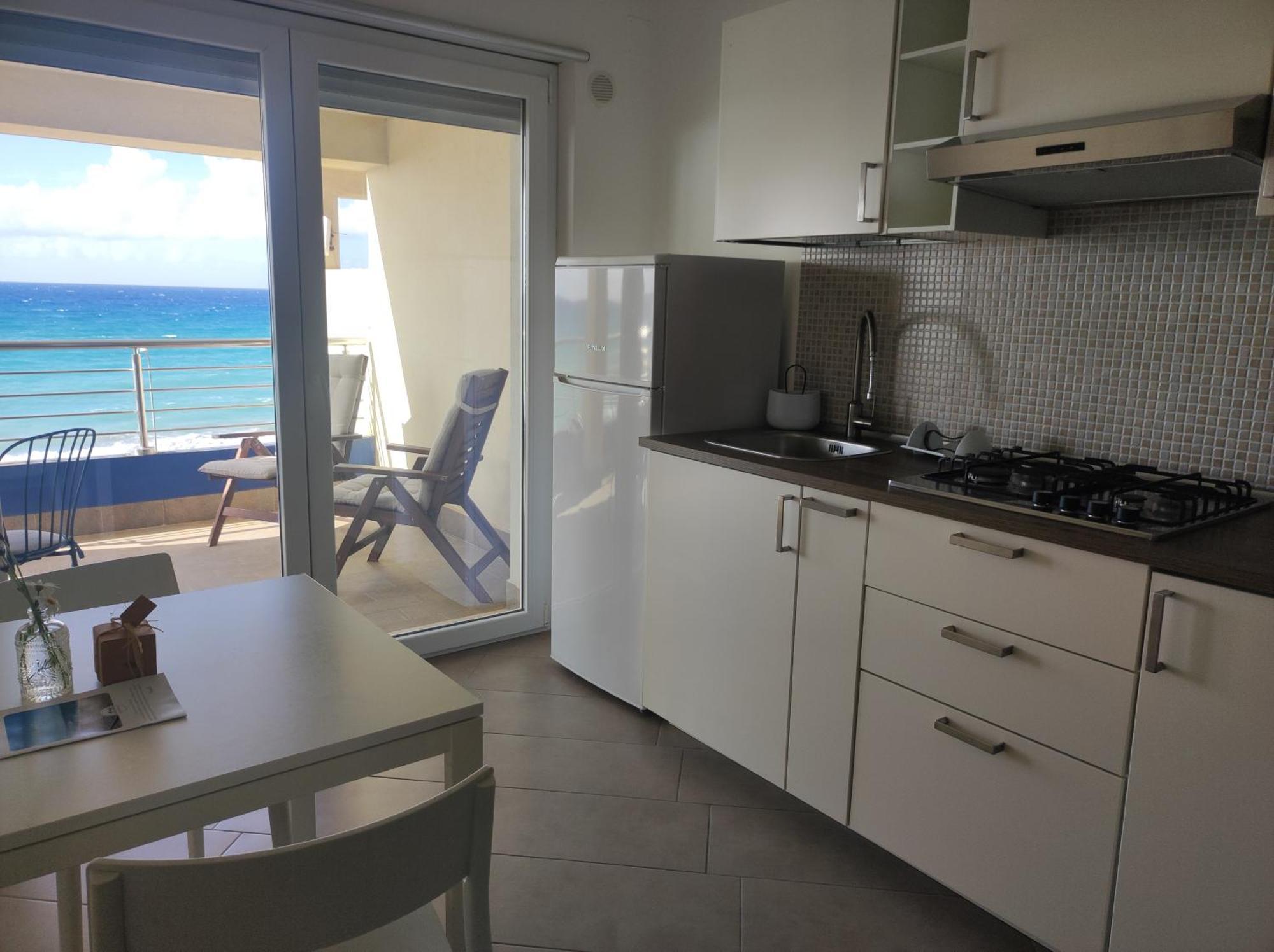 Appartamenti Vacanze Villa Meo Villafranca Tirrena Bagian luar foto