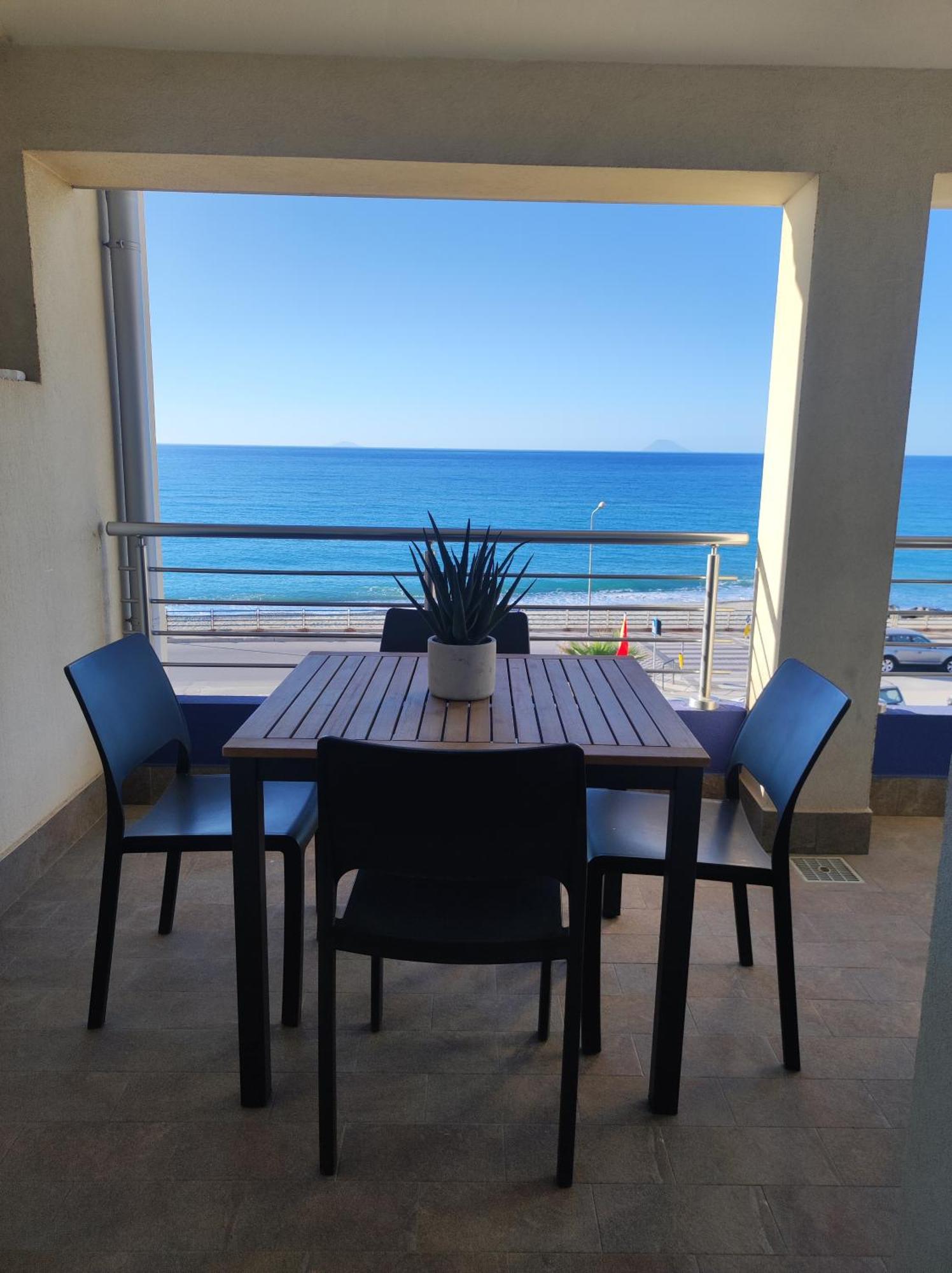 Appartamenti Vacanze Villa Meo Villafranca Tirrena Ruang foto