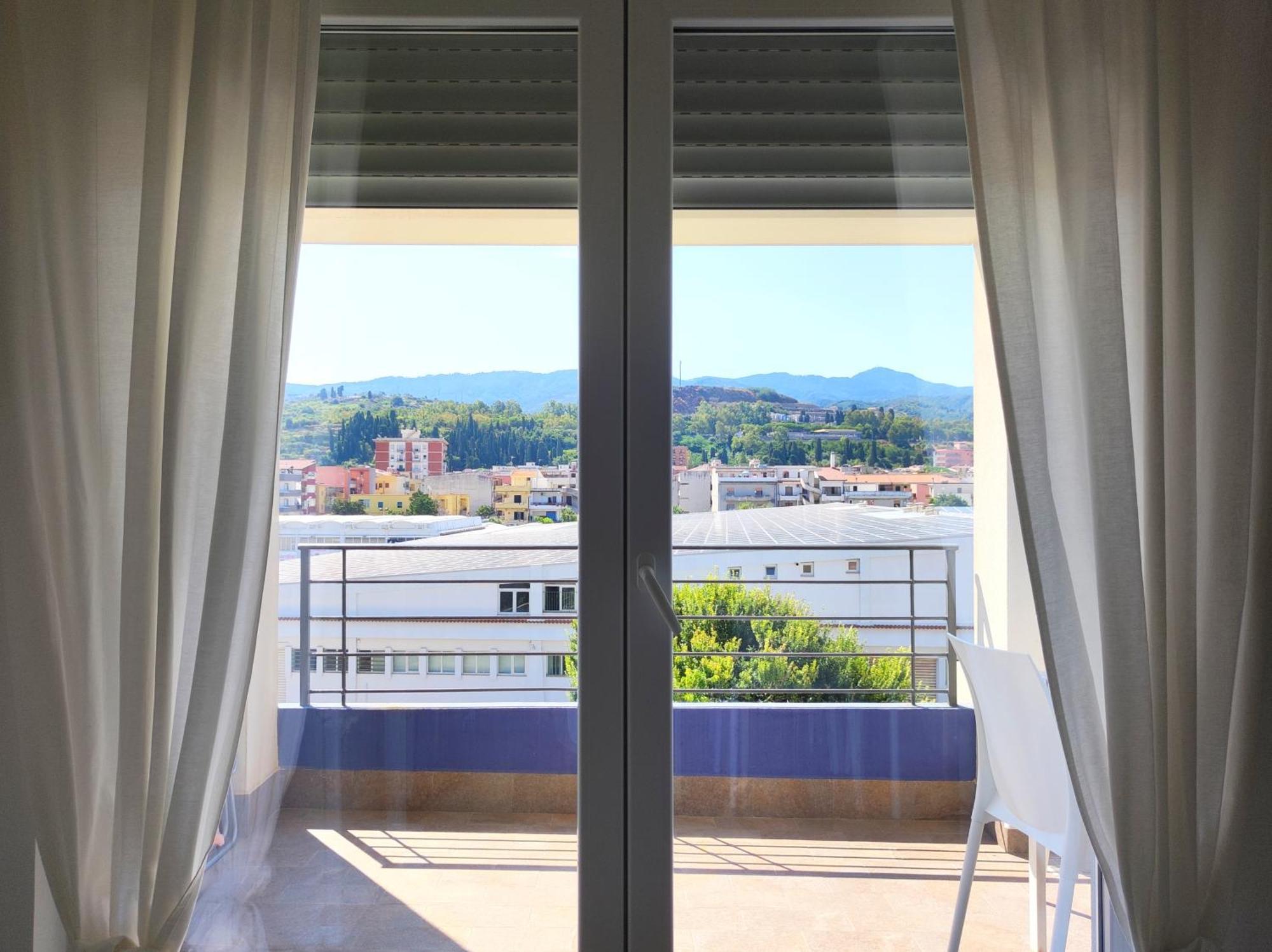 Appartamenti Vacanze Villa Meo Villafranca Tirrena Ruang foto