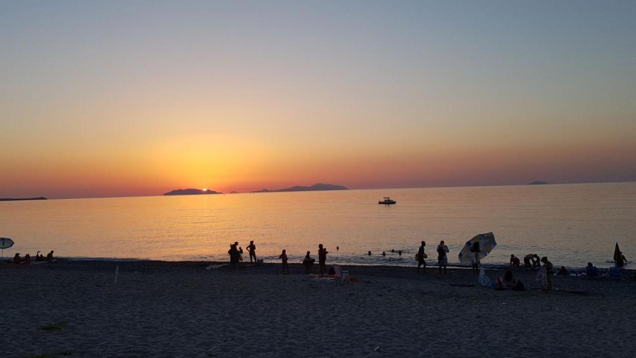 Appartamenti Vacanze Villa Meo Villafranca Tirrena Ruang foto